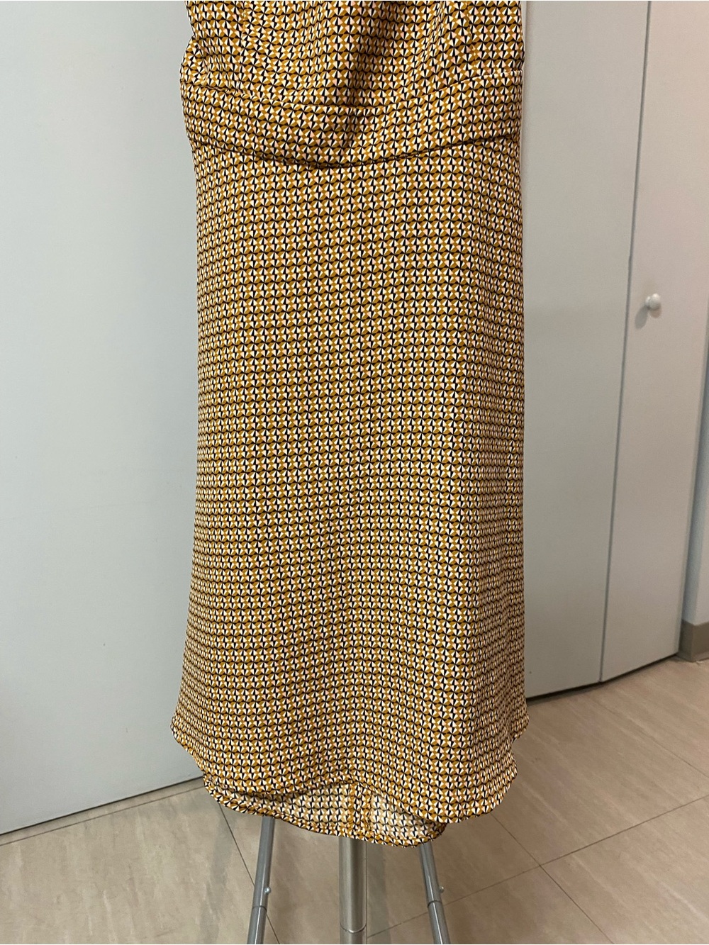 Forever 21 Gold Textured Slip Mini Dress with Adjustable Straps - Picture 2 of 11